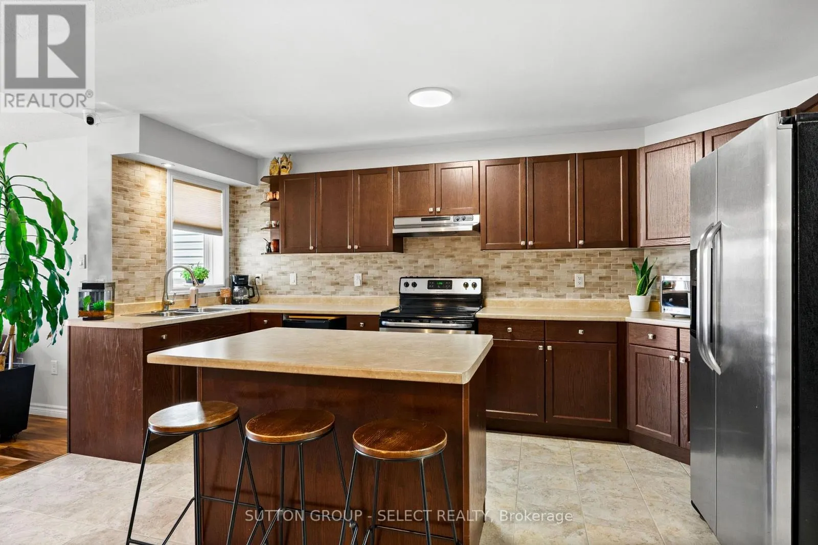 934 SILVERFOX CRESCENT