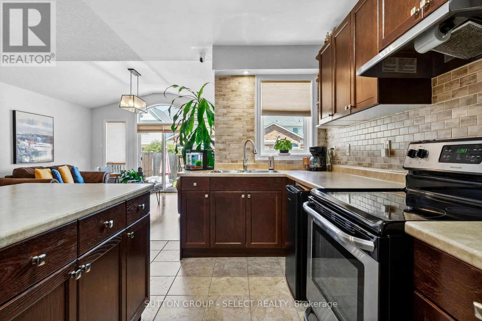 934 SILVERFOX CRESCENT