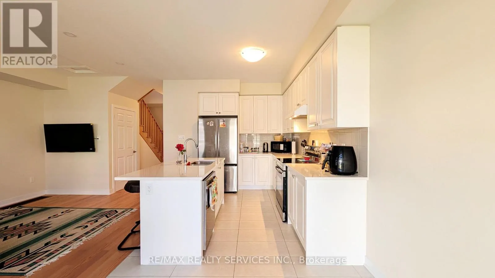 UPPER - 21 KEELSON STREET