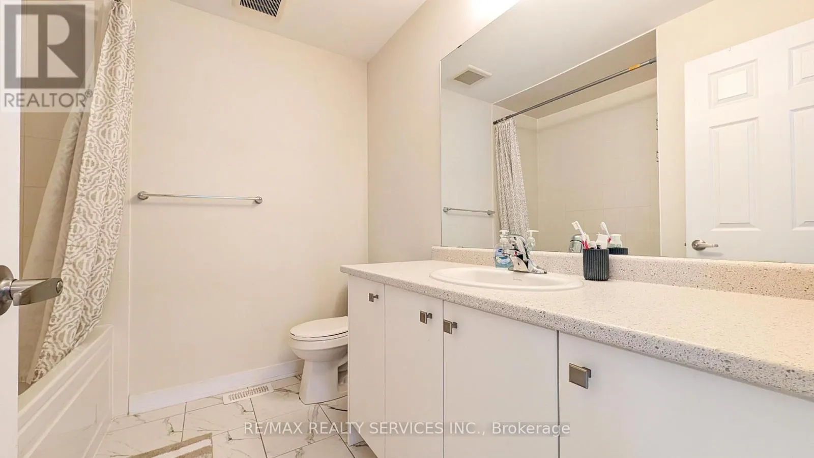 UPPER - 21 KEELSON STREET