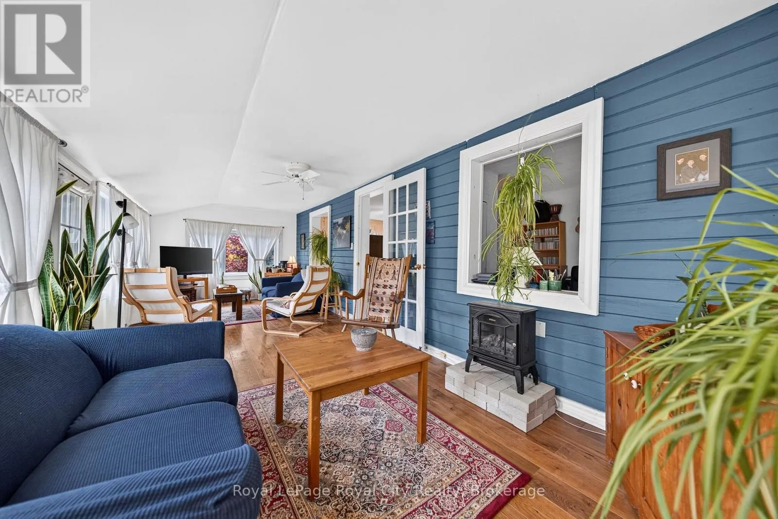 601 ST ANDREW STREET E