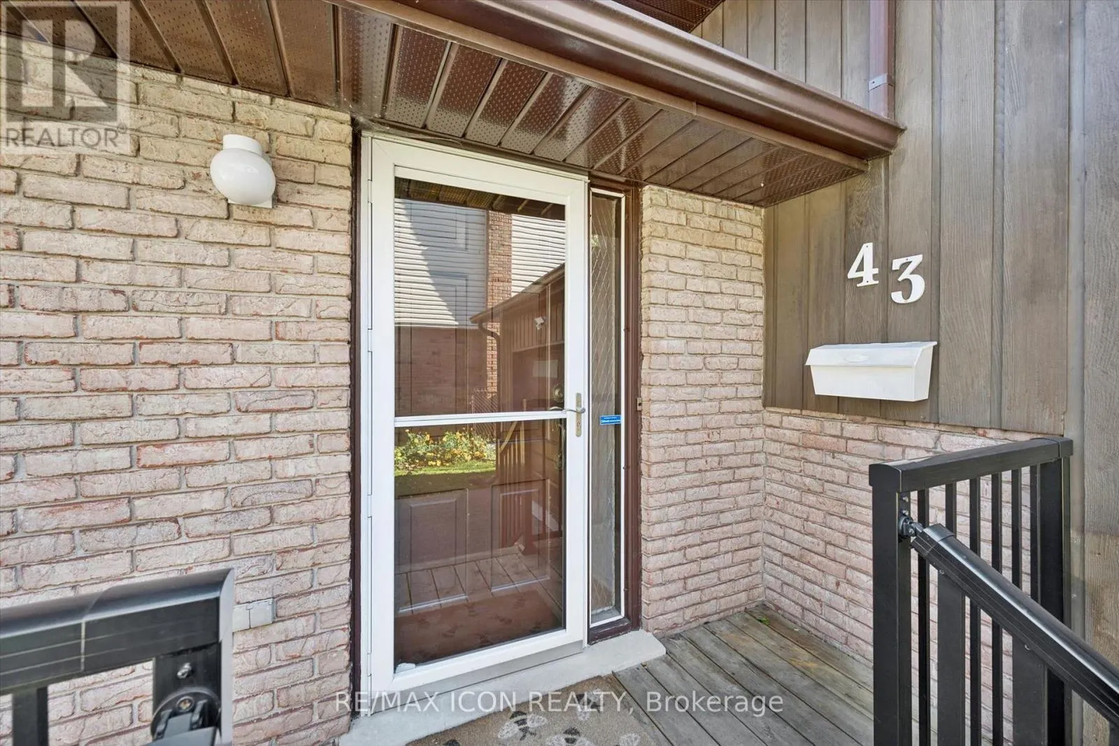 43 LEWIS CRESCENT