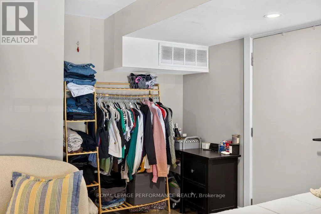 B - 206 MANCHESTER AVENUE