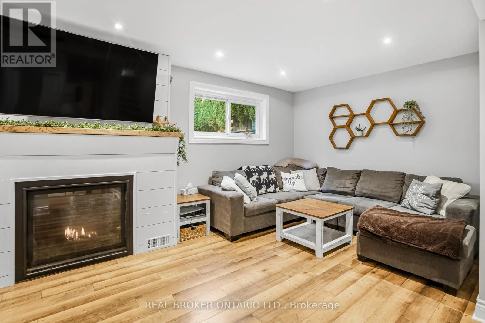 43 SHORELINE DRIVE