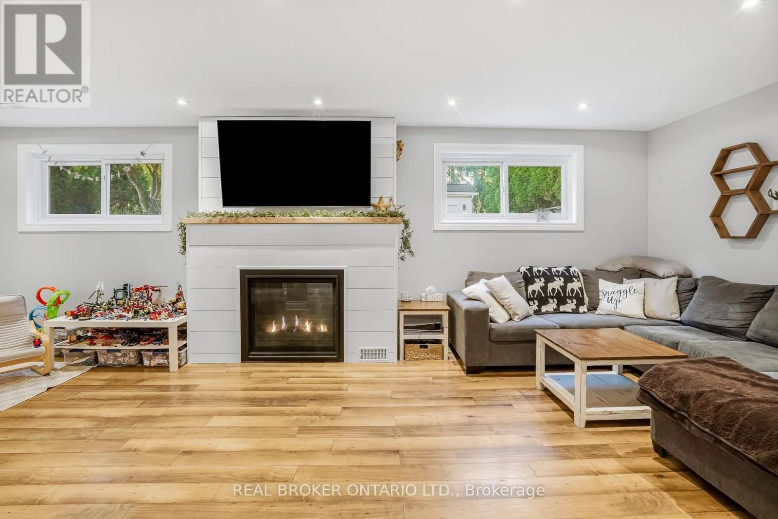 43 SHORELINE DRIVE