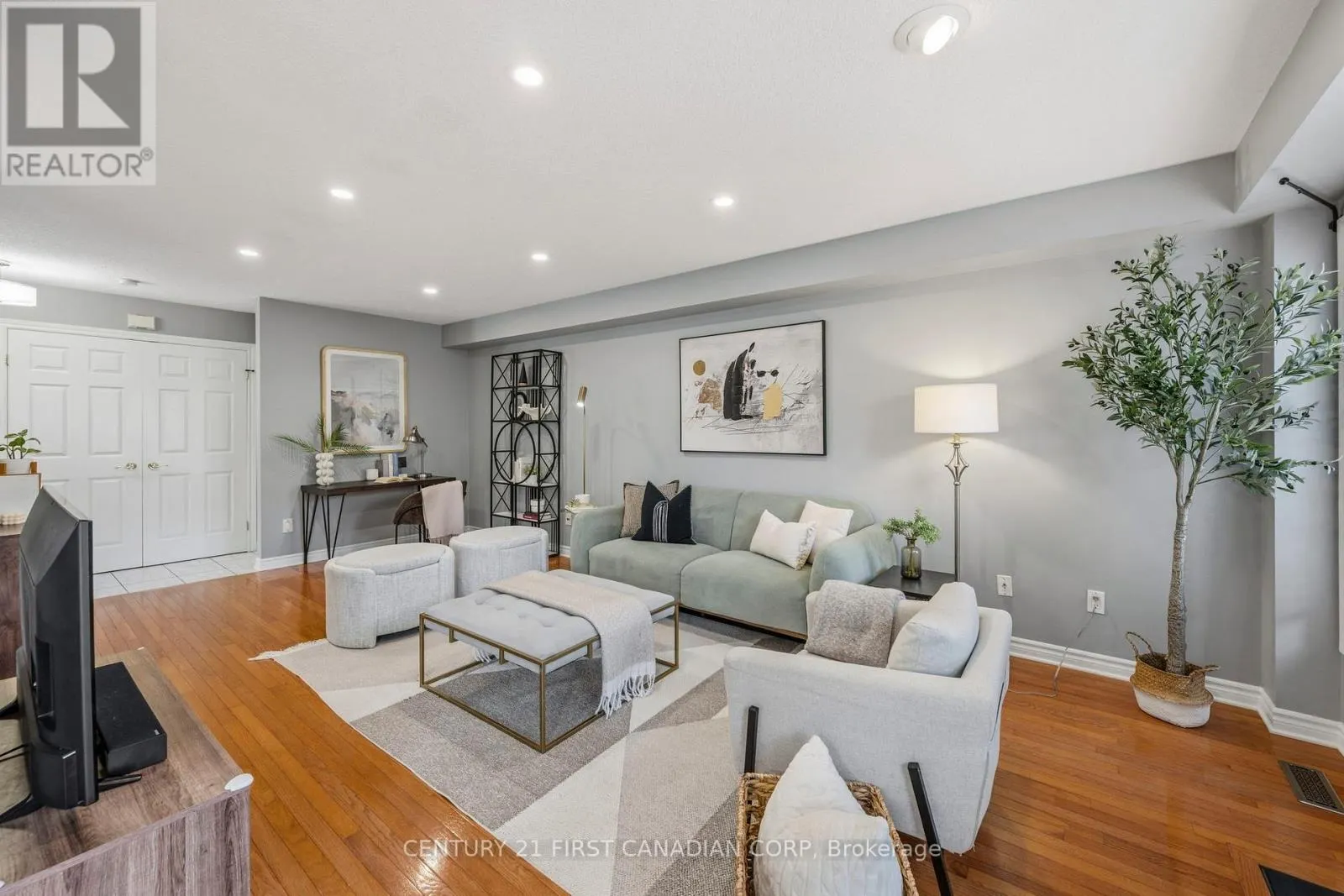 135 - 600 HYDE PARK ROAD #135