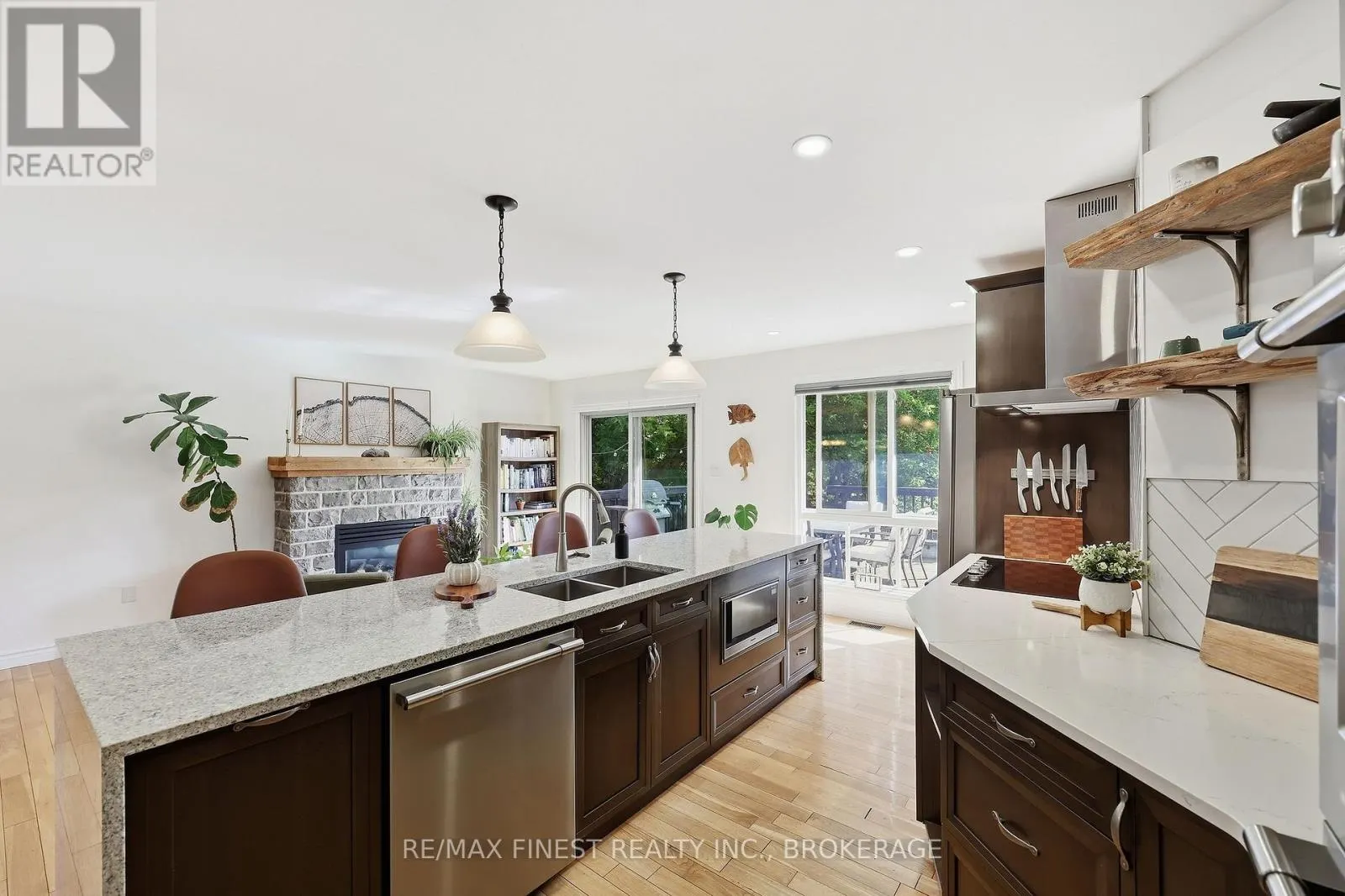 4404 ASHWOOD DRIVE