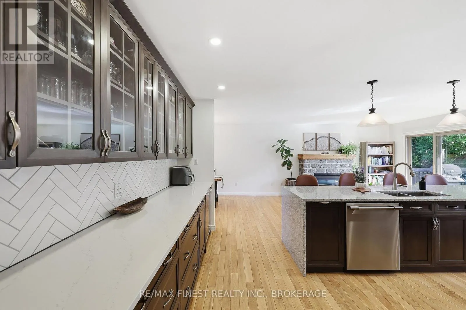 4404 ASHWOOD DRIVE