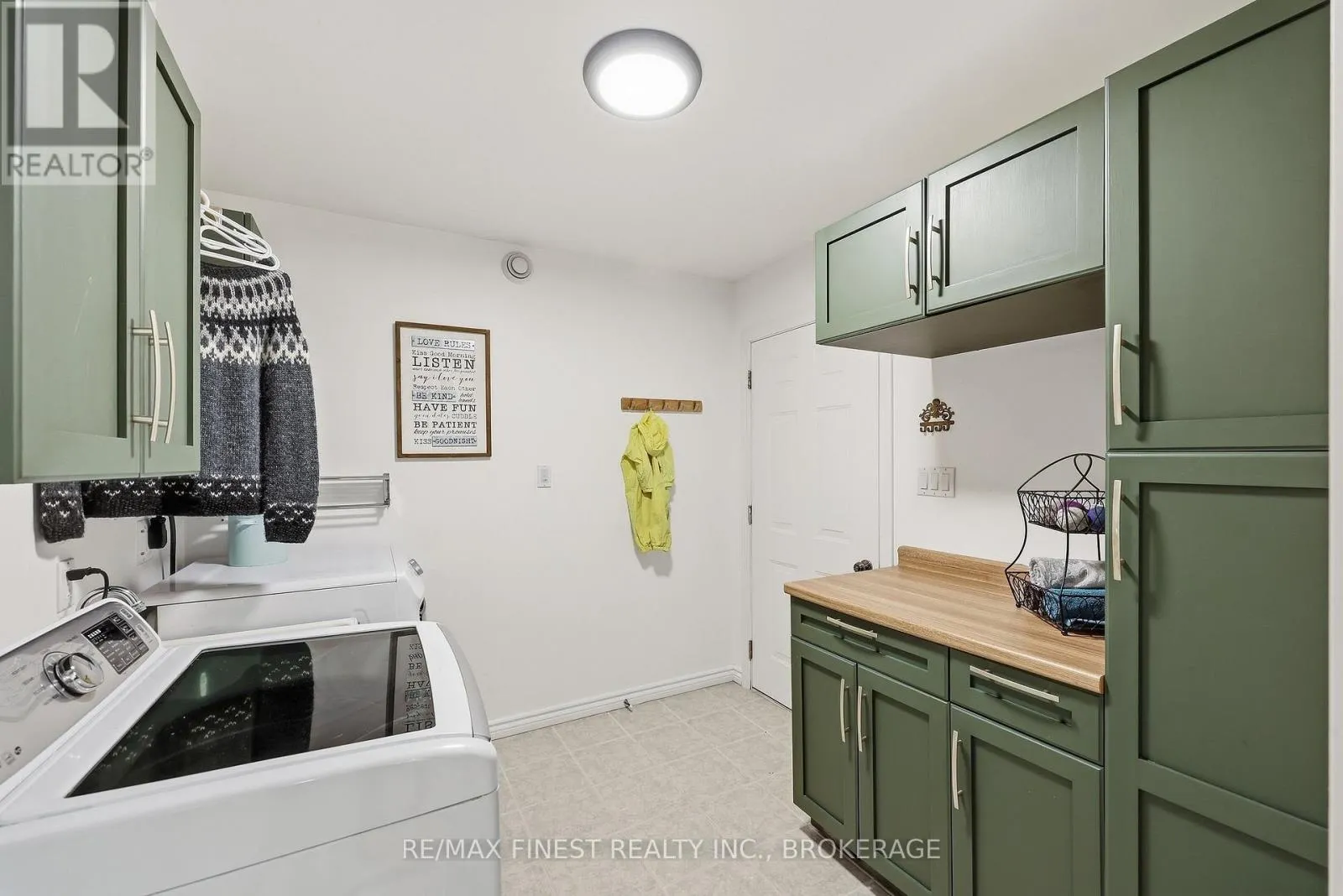 4404 ASHWOOD DRIVE