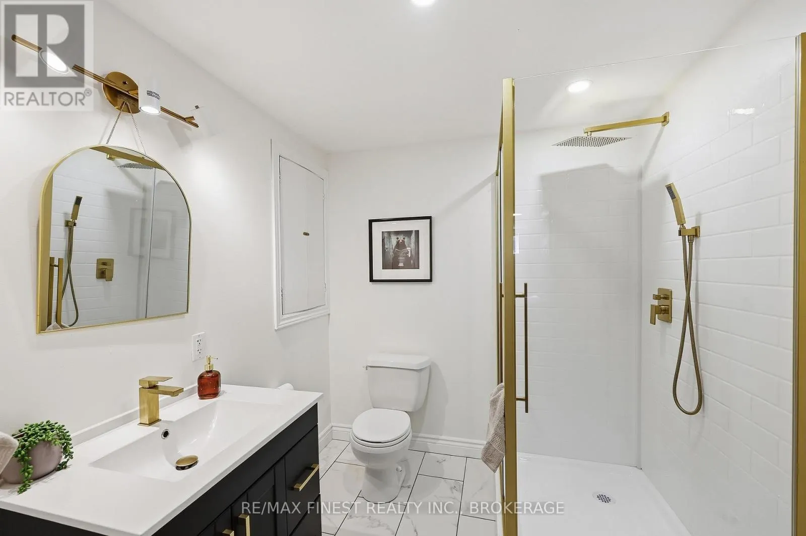 4404 ASHWOOD DRIVE