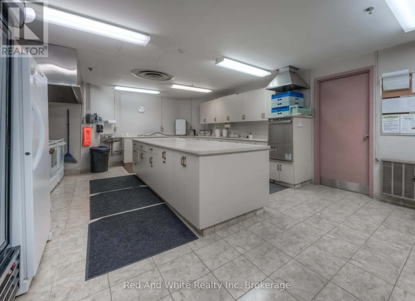 802 - 1414 KING STREET E #802