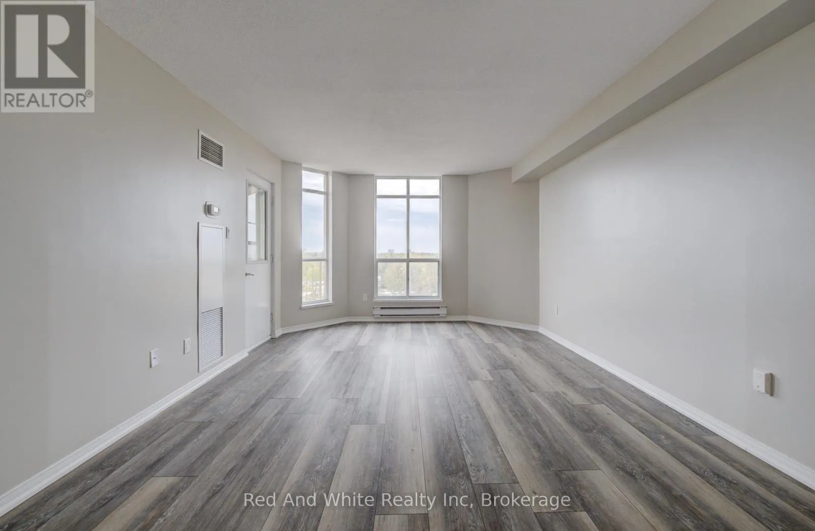 802 - 1414 KING STREET E #802