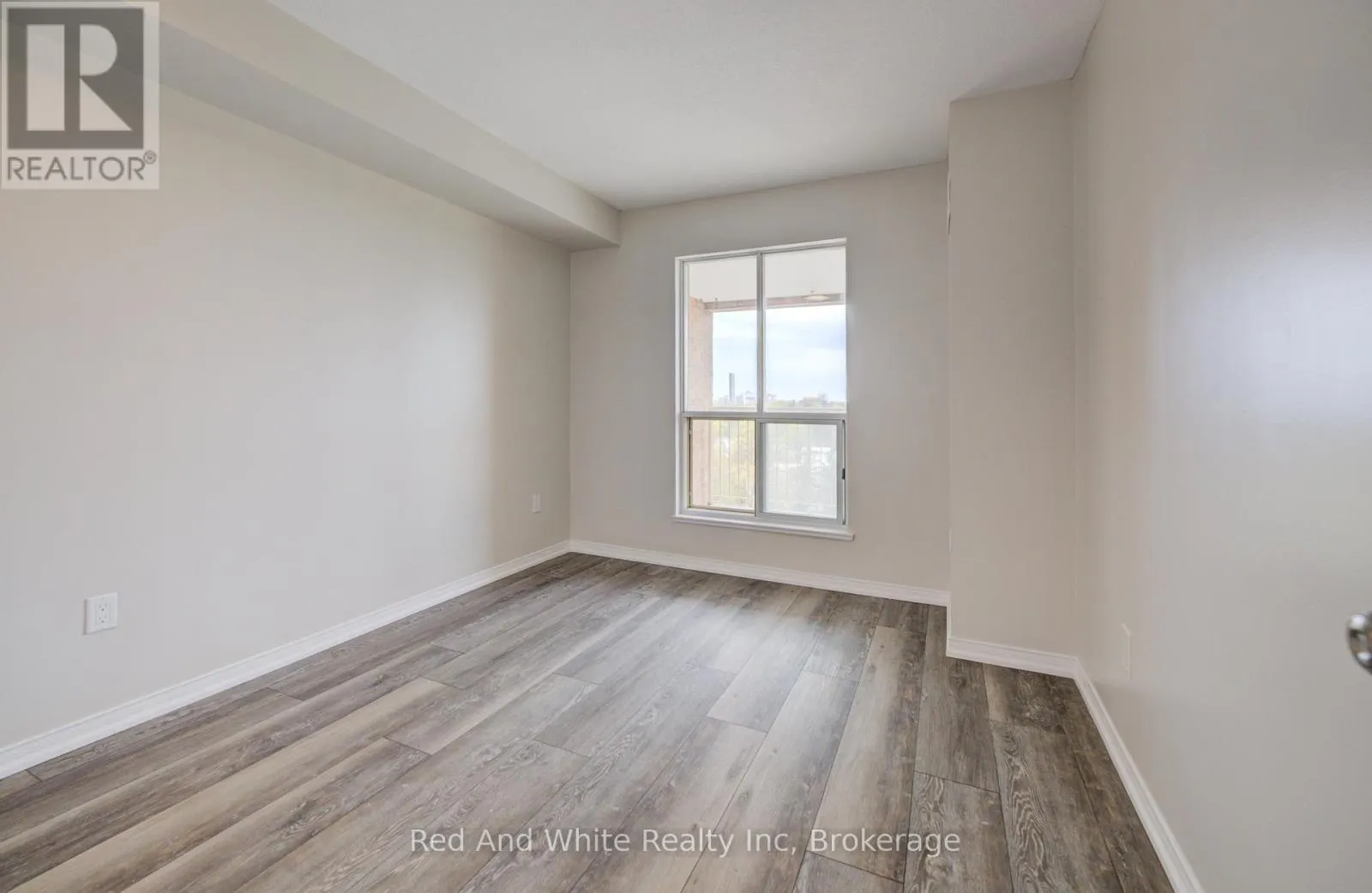 802 - 1414 KING STREET E #802
