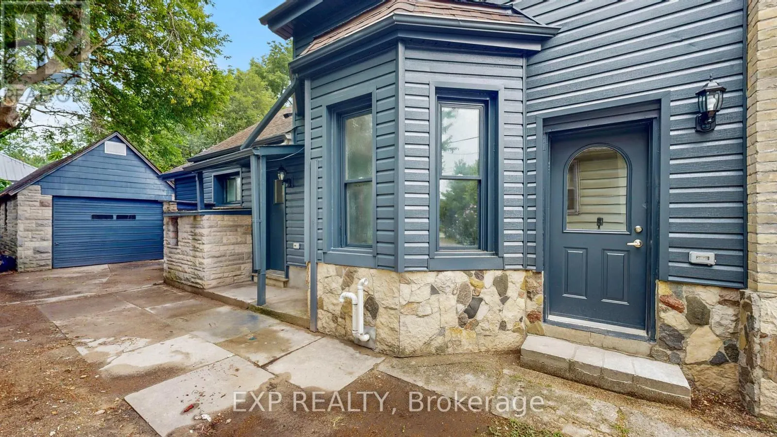686 ELIAS STREET