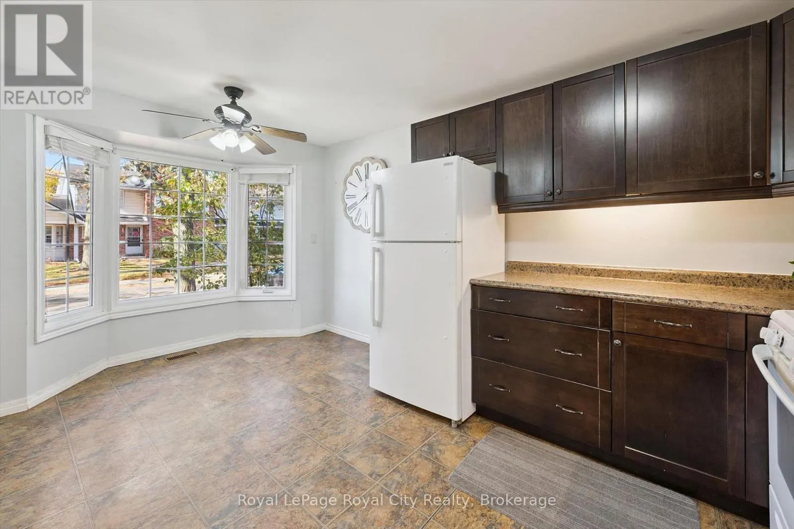 48 - 129 VICTORIA ROAD N #48