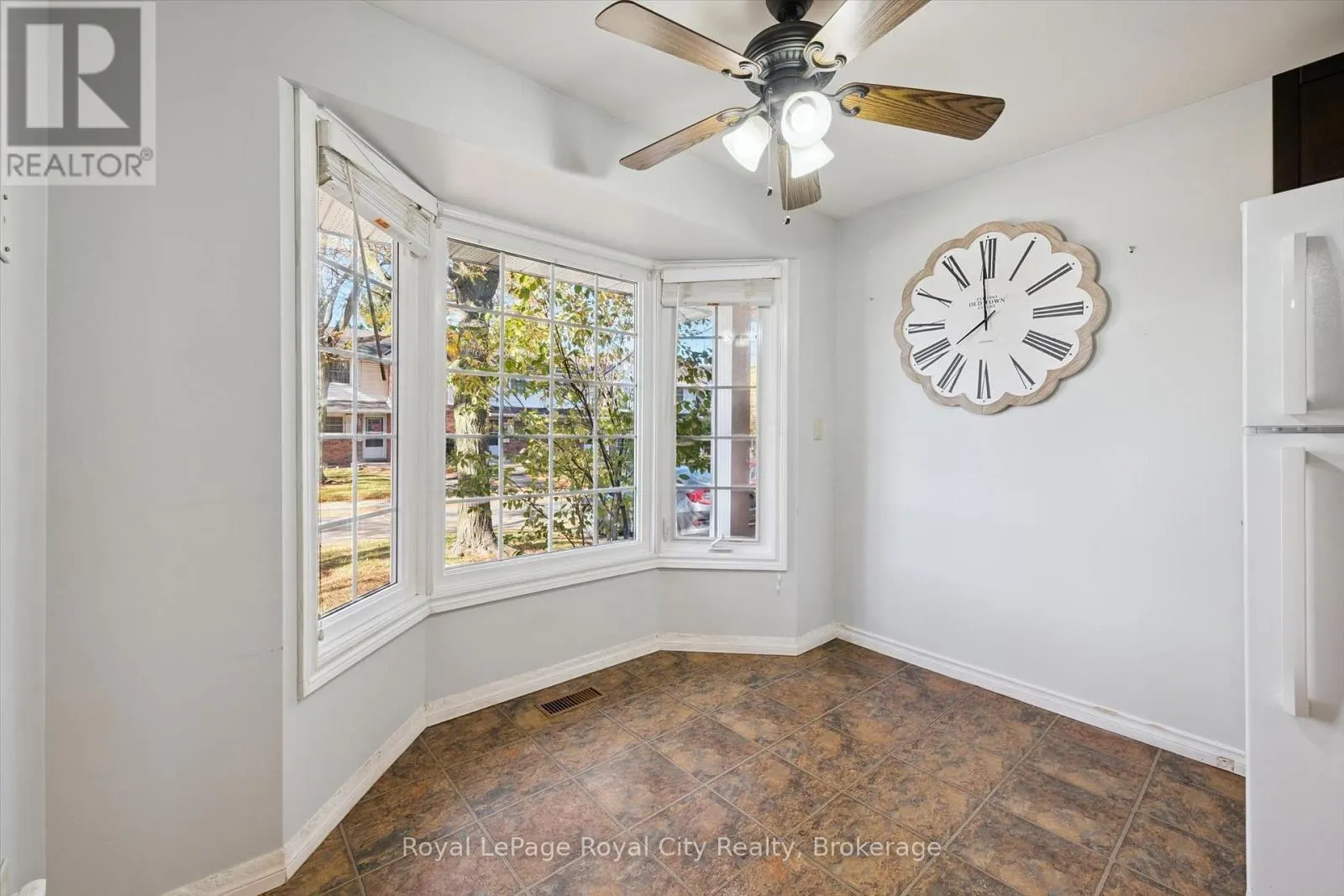 48 - 129 VICTORIA ROAD N #48