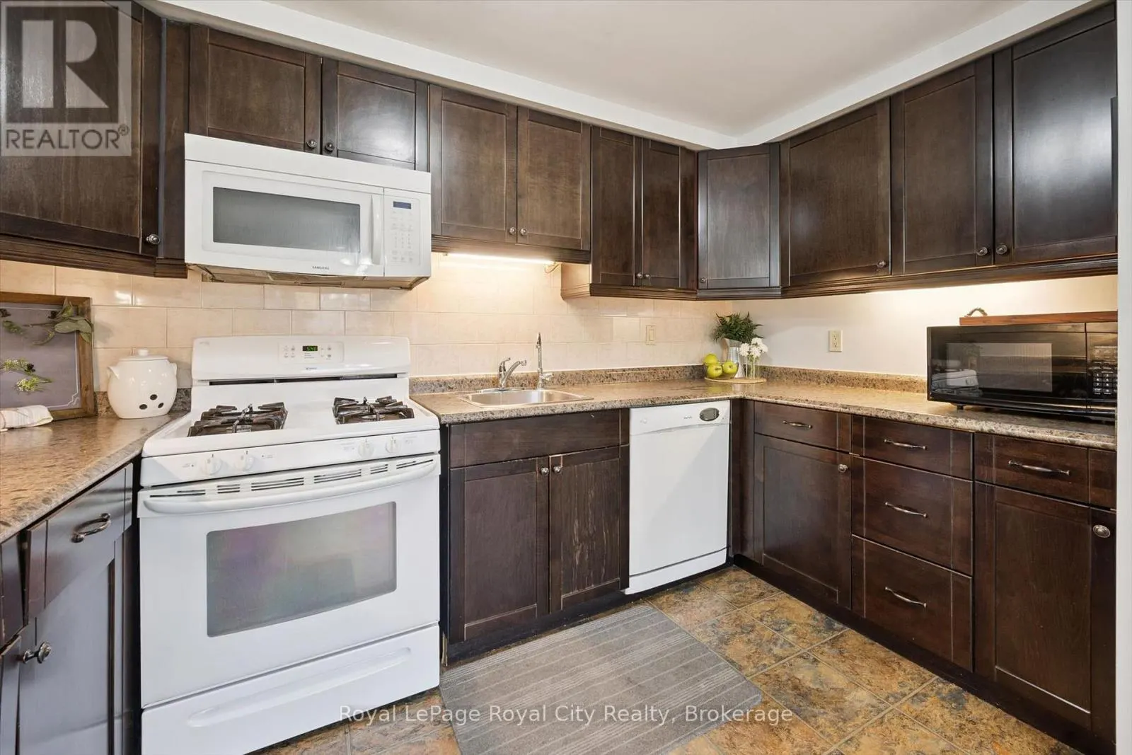 48 - 129 VICTORIA ROAD N #48