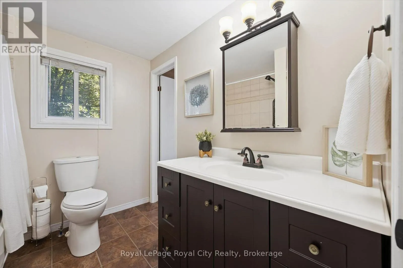 48 - 129 VICTORIA ROAD N #48