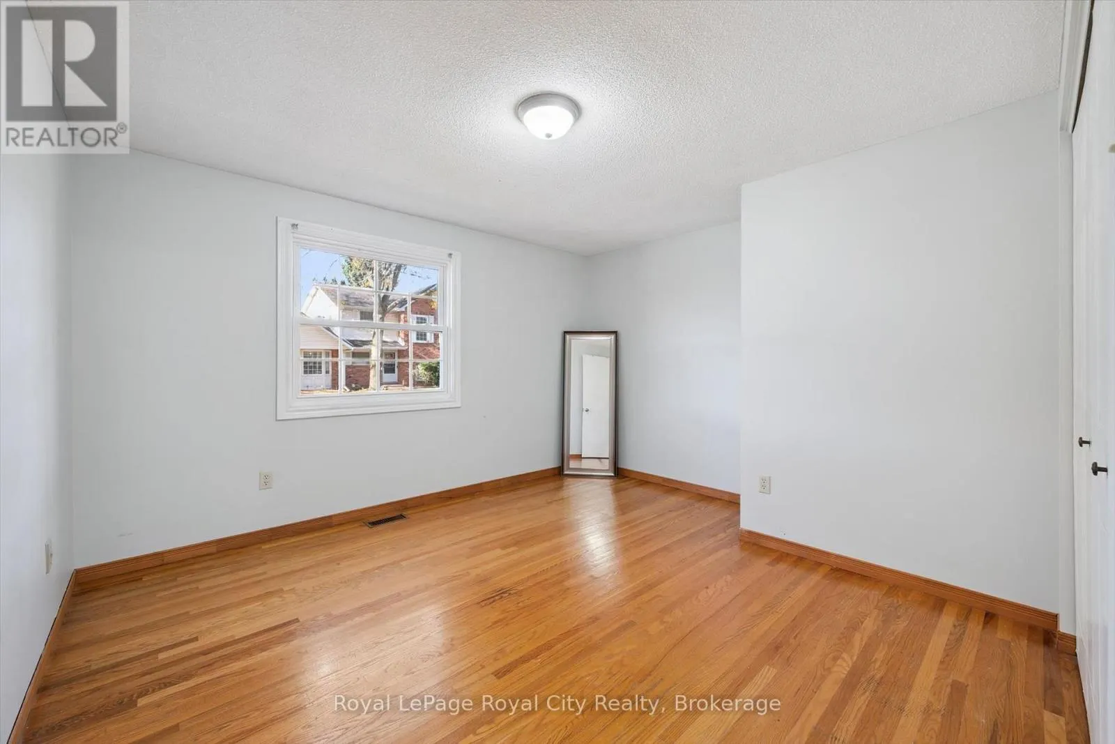 48 - 129 VICTORIA ROAD N #48