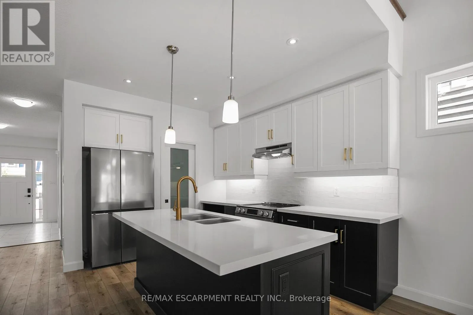 26 BEACHWALK CRESCENT