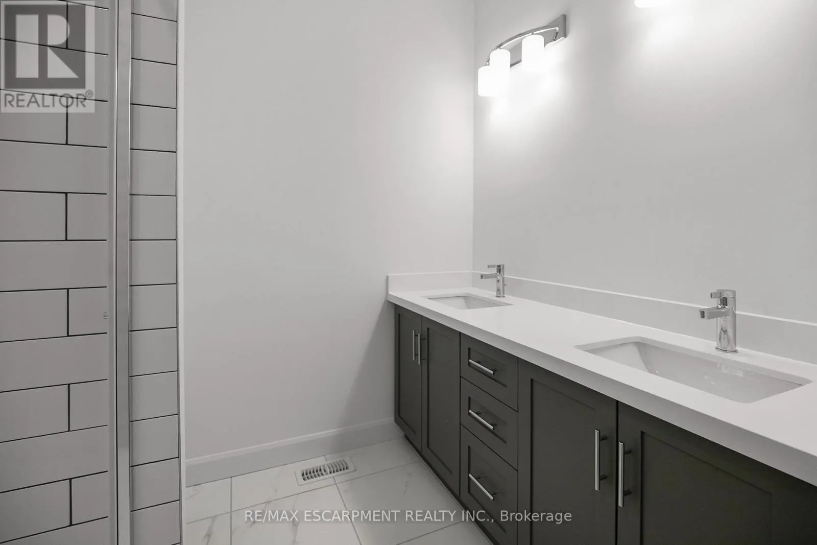 26 BEACHWALK CRESCENT