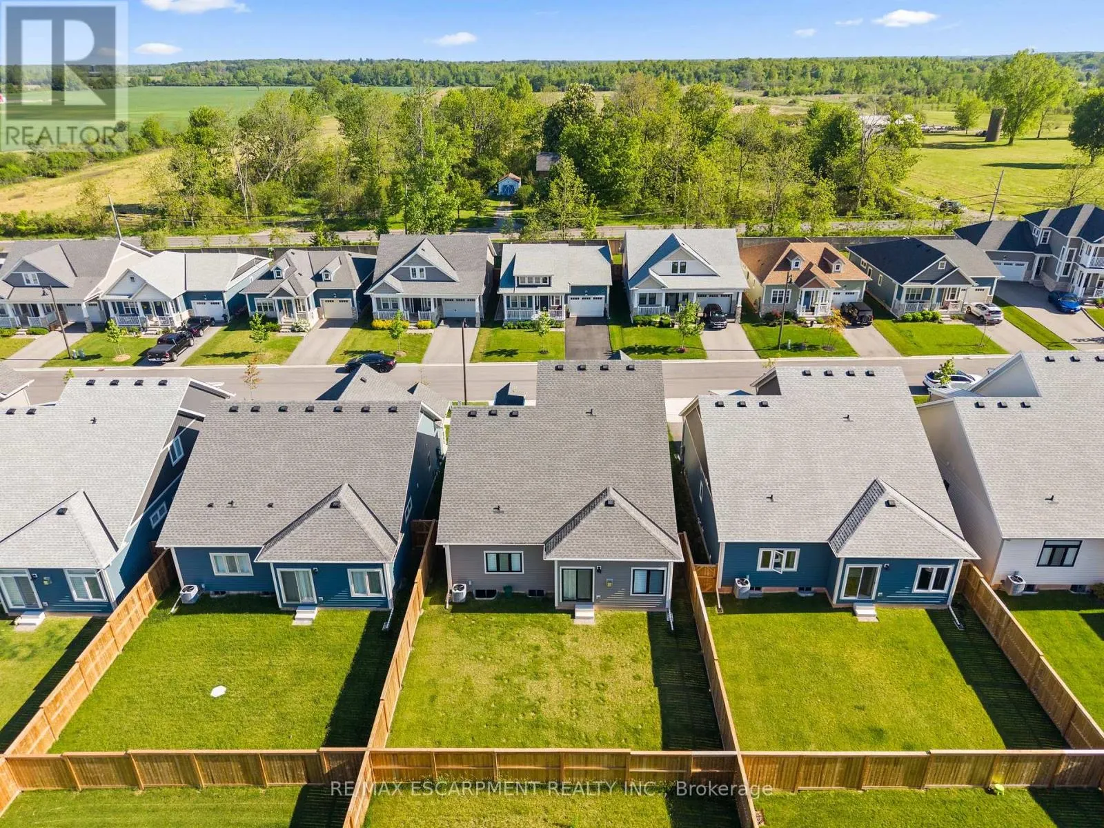 26 BEACHWALK CRESCENT