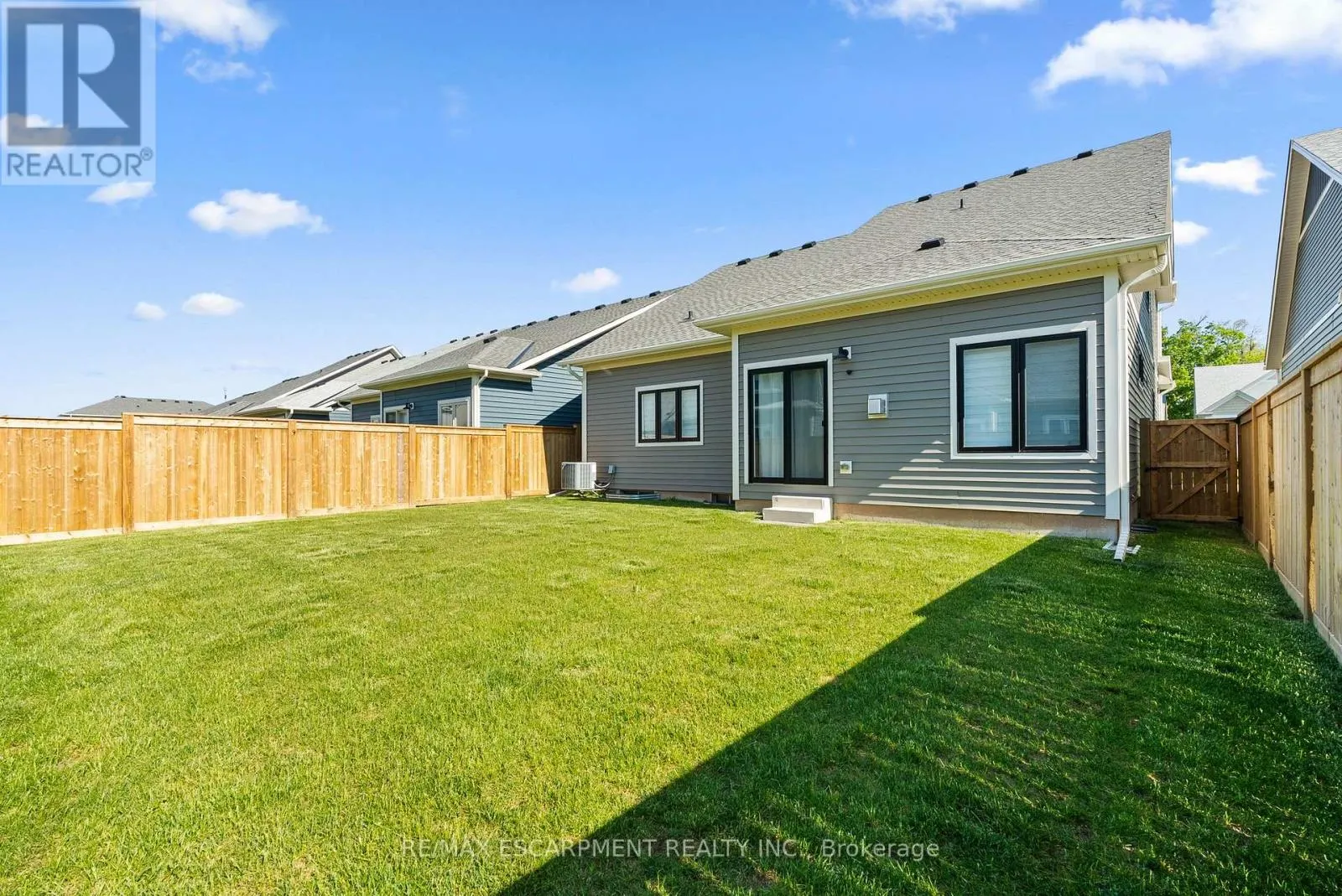 26 BEACHWALK CRESCENT