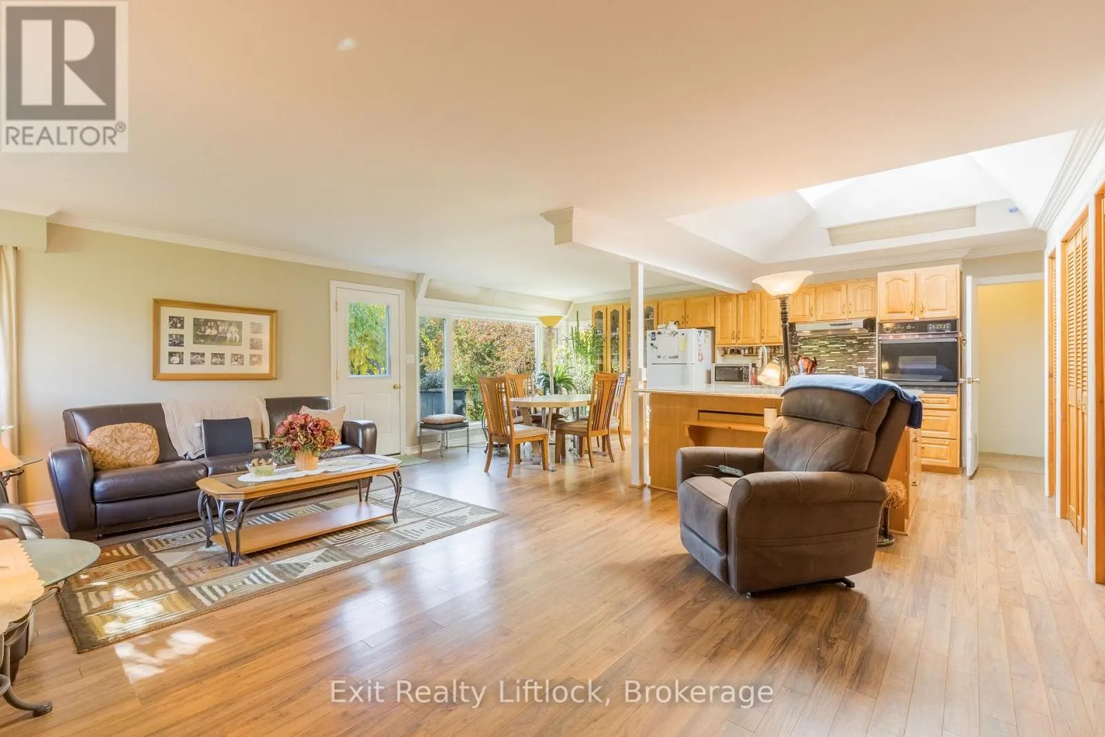 651 & 653 COTTESMORE AVENUE