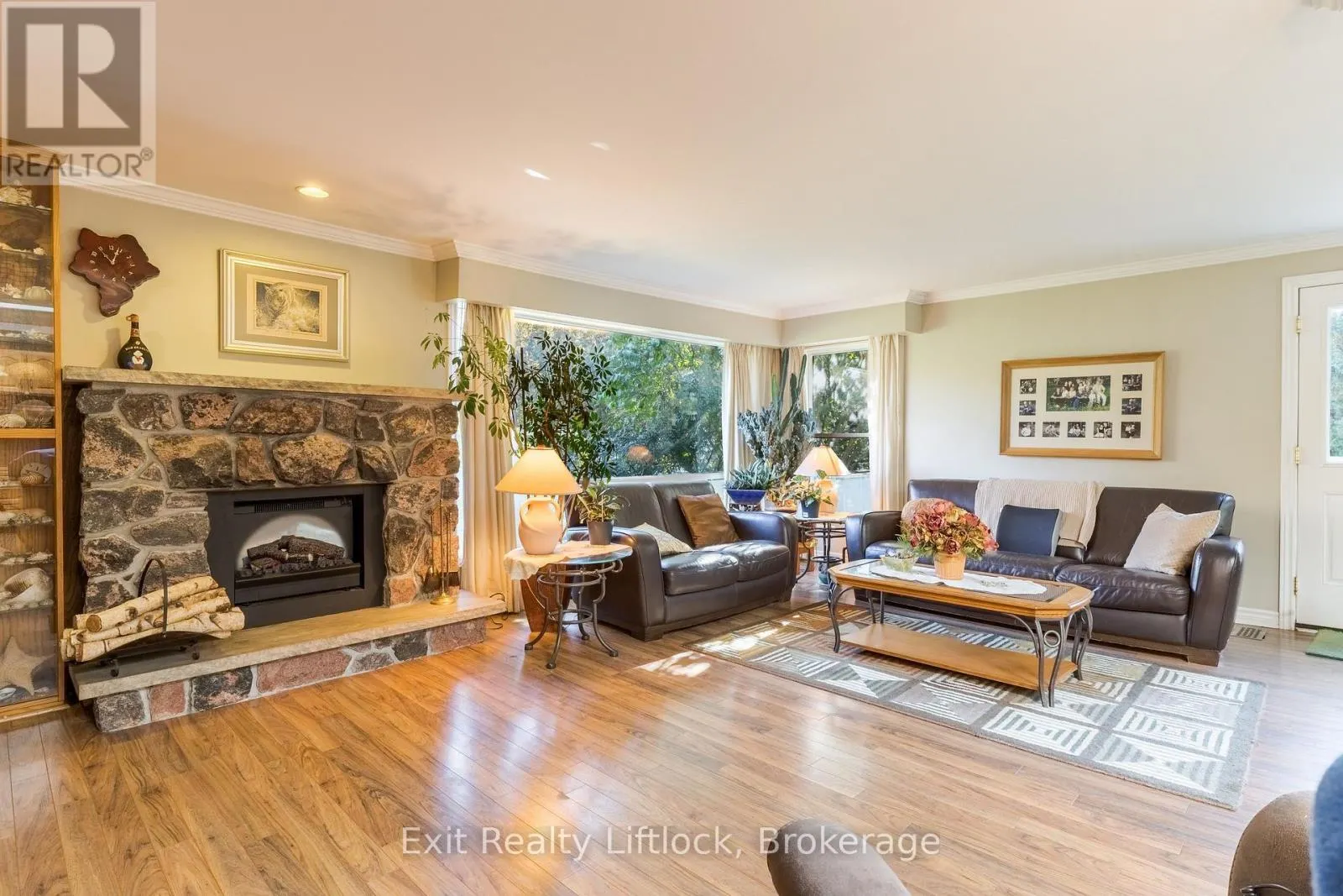 651 & 653 COTTESMORE AVENUE