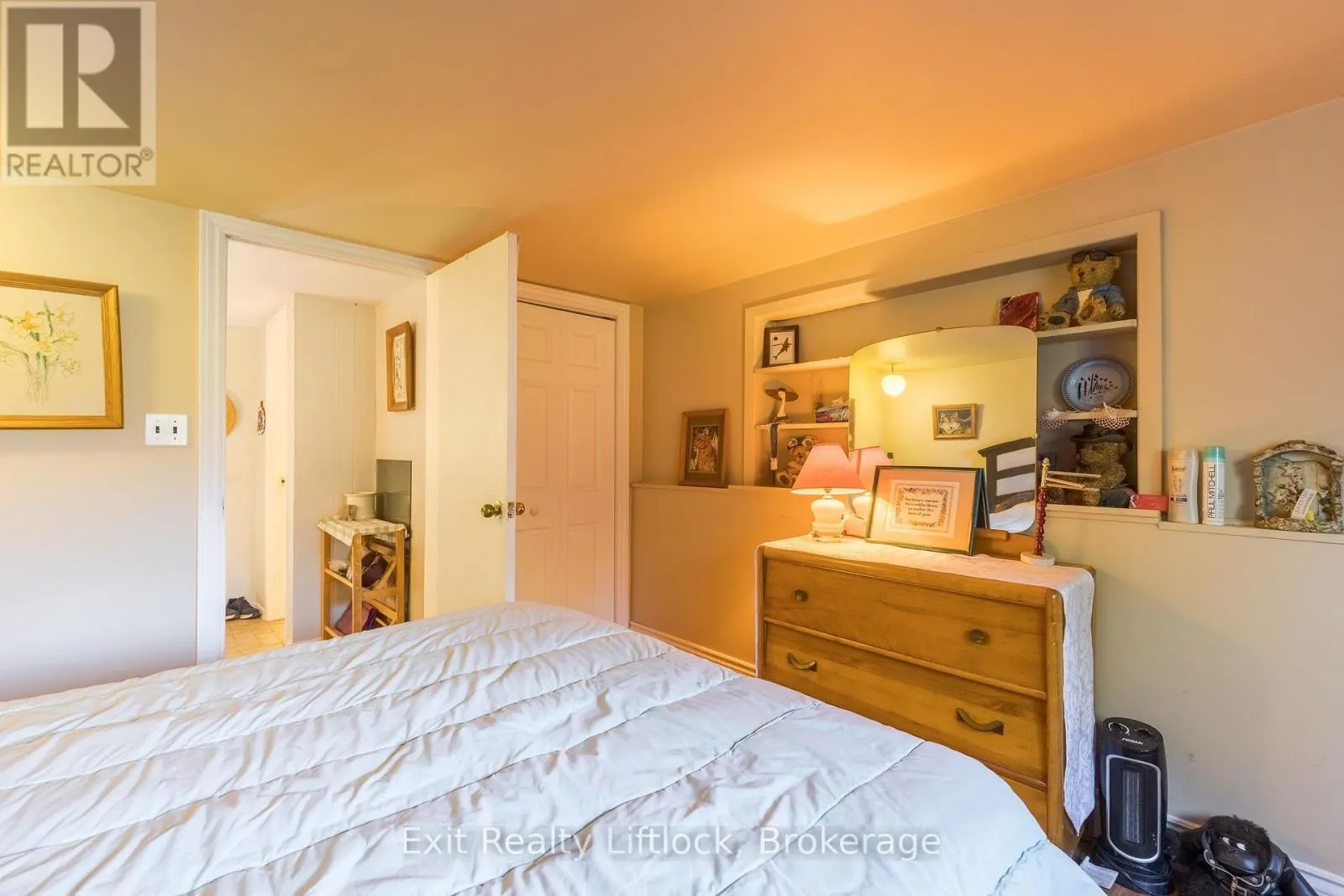 651 & 653 COTTESMORE AVENUE