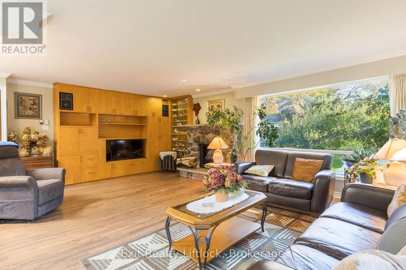 651 & 653 COTTESMORE AVENUE