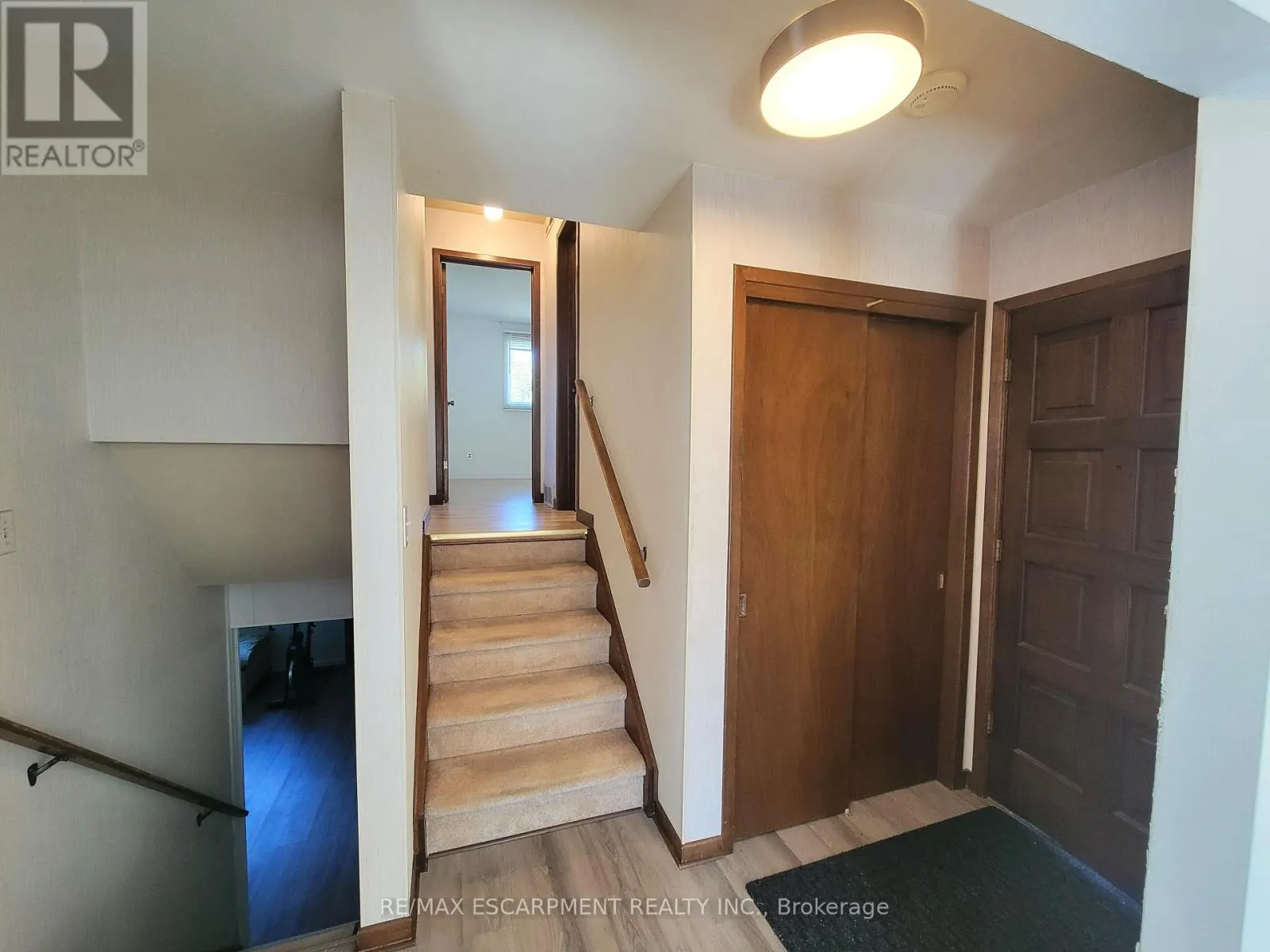 MAIN - 9 CHARLEEN CIRCLE