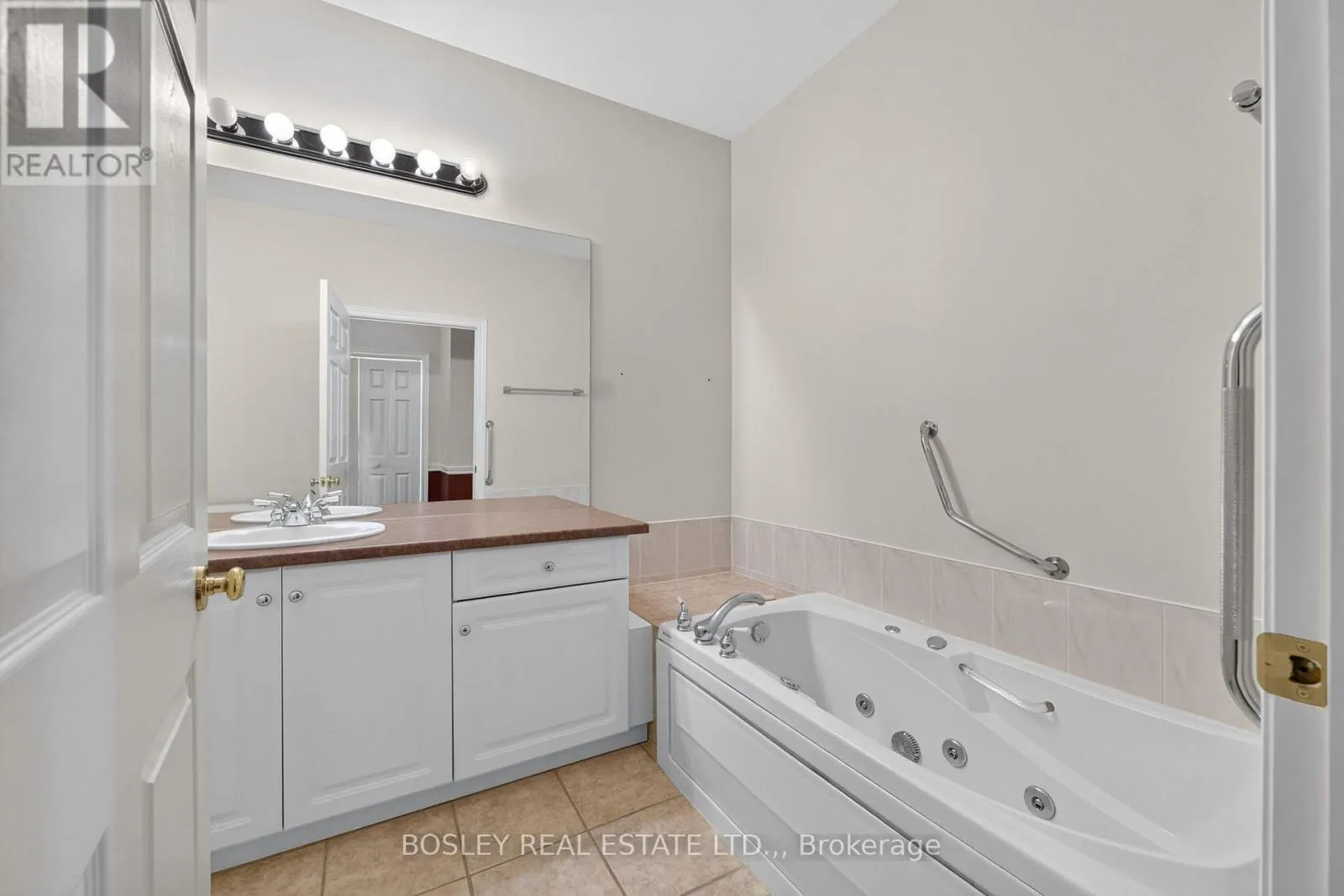 12 - 58 GLENDALE AVENUE #12