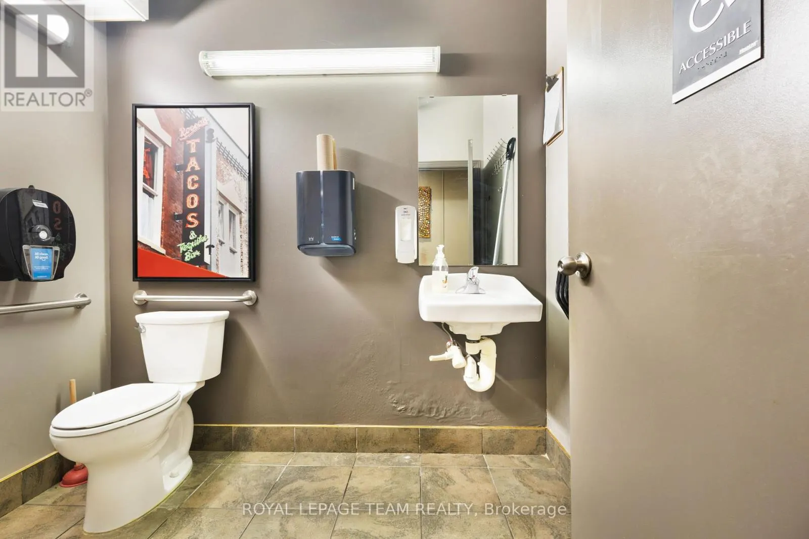 #7 - 484 HAZELDEAN ROAD