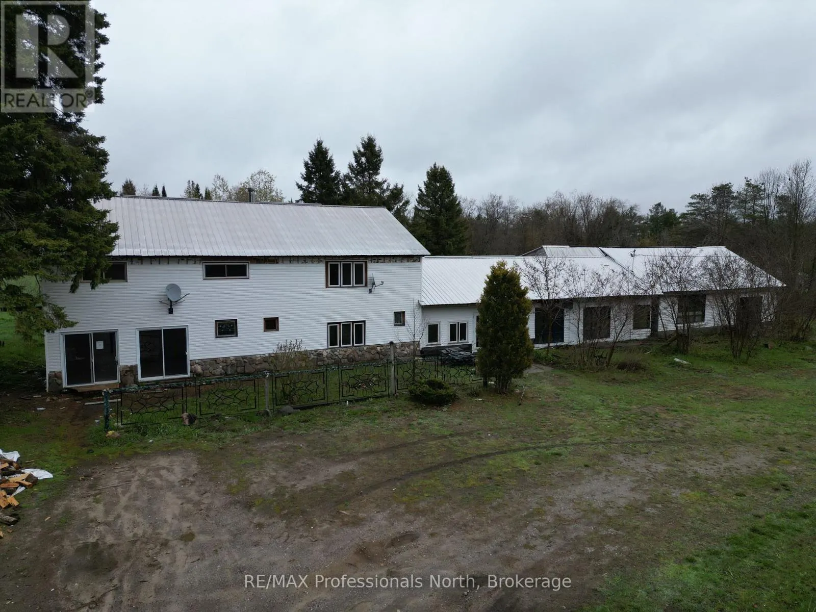 3044 GELERT ROAD