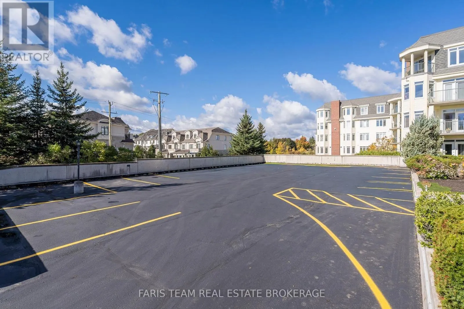 301 - 10 BAY STREET E