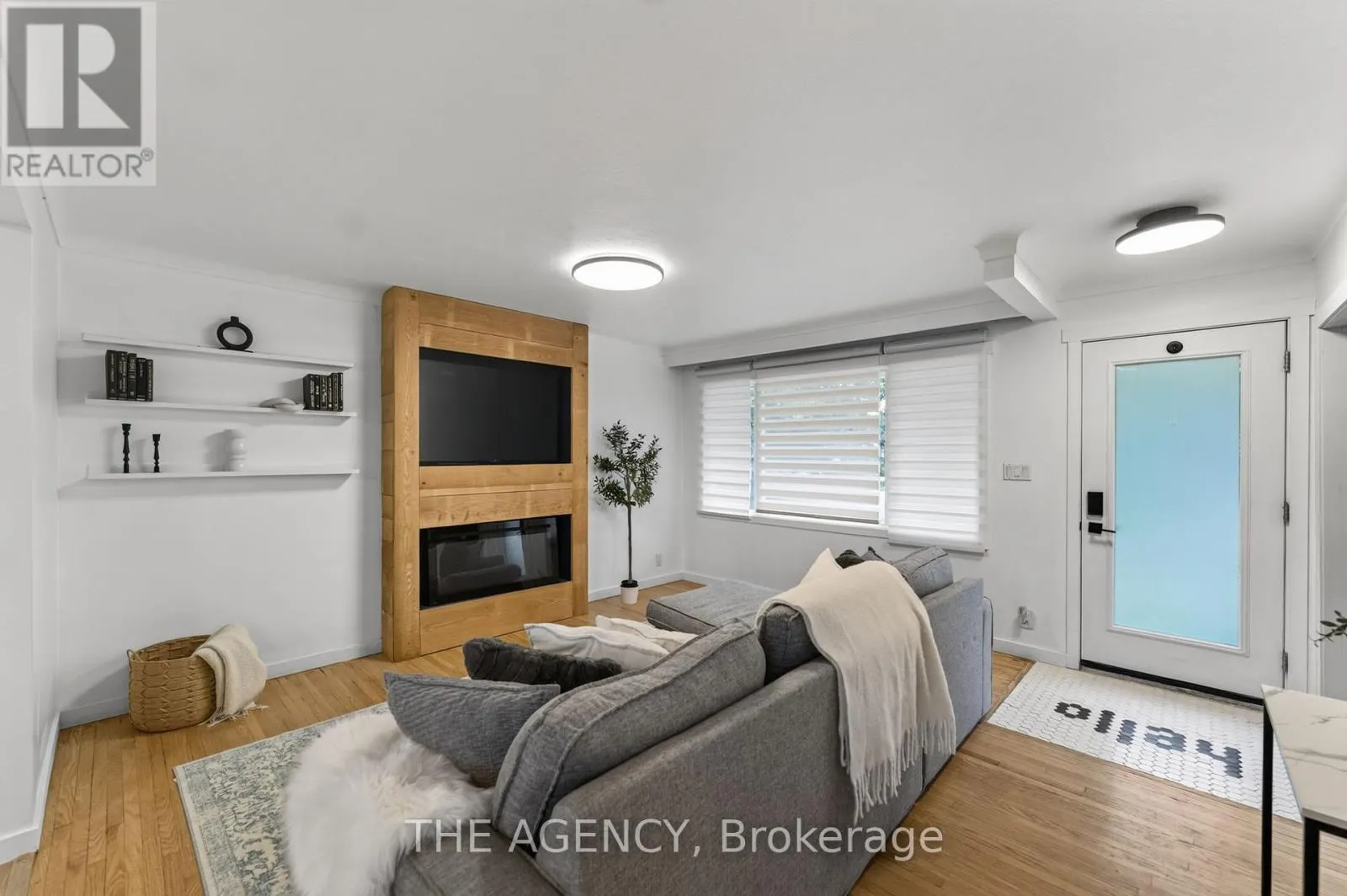 20 RIDGE POINT DRIVE