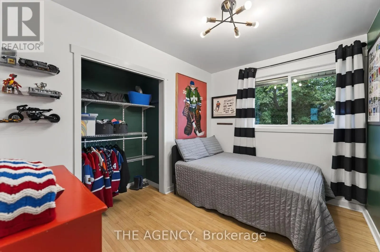 20 RIDGE POINT DRIVE
