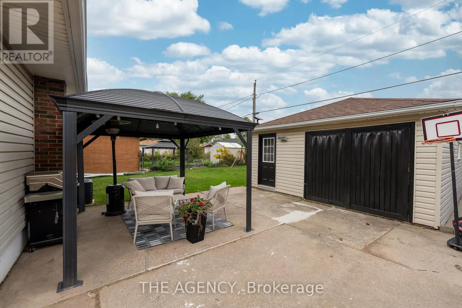 20 RIDGE POINT DRIVE