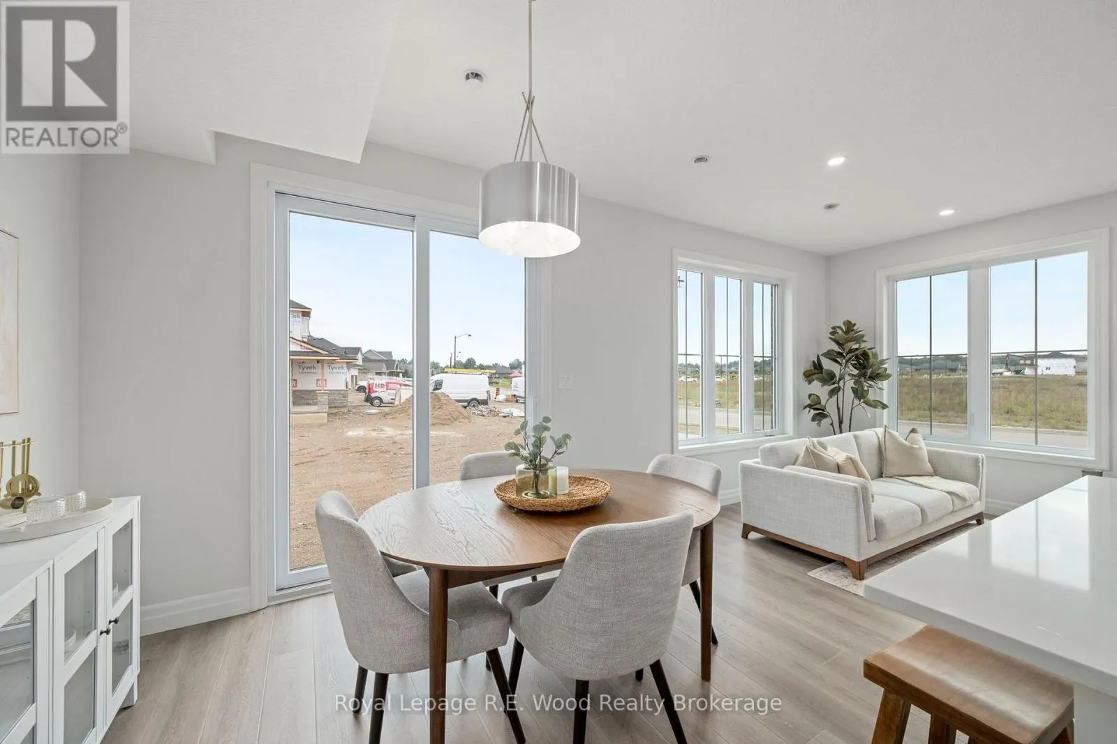 5 HOYLAKE ROAD