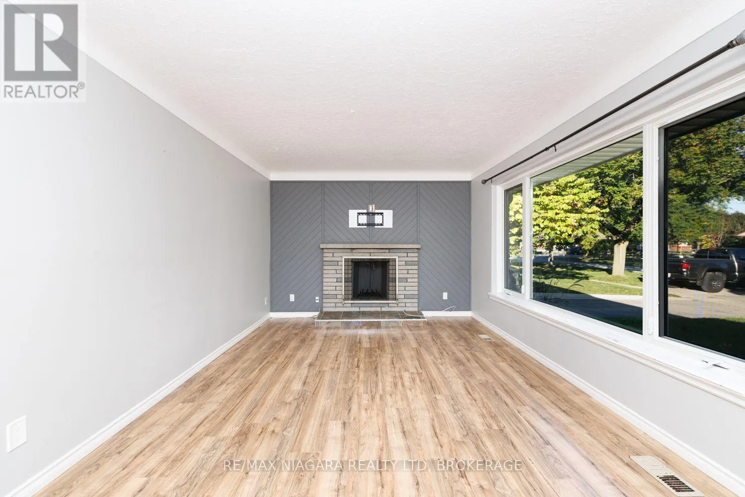 6 BROADMORE AVENUE
