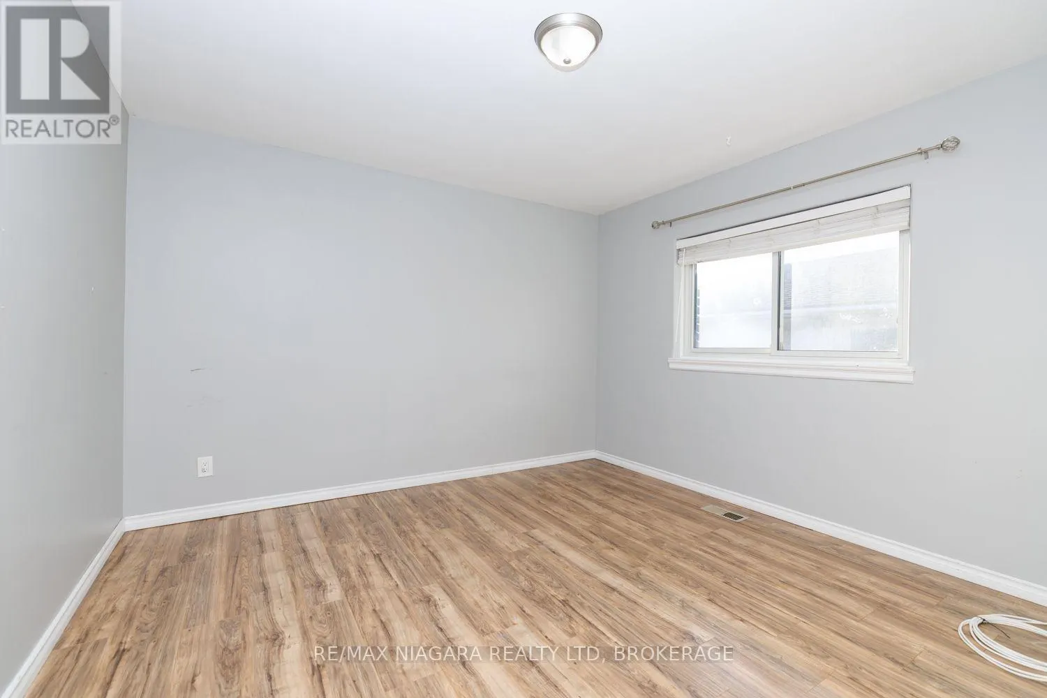 6 BROADMORE AVENUE