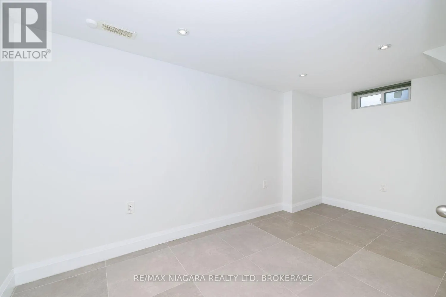 6 BROADMORE AVENUE
