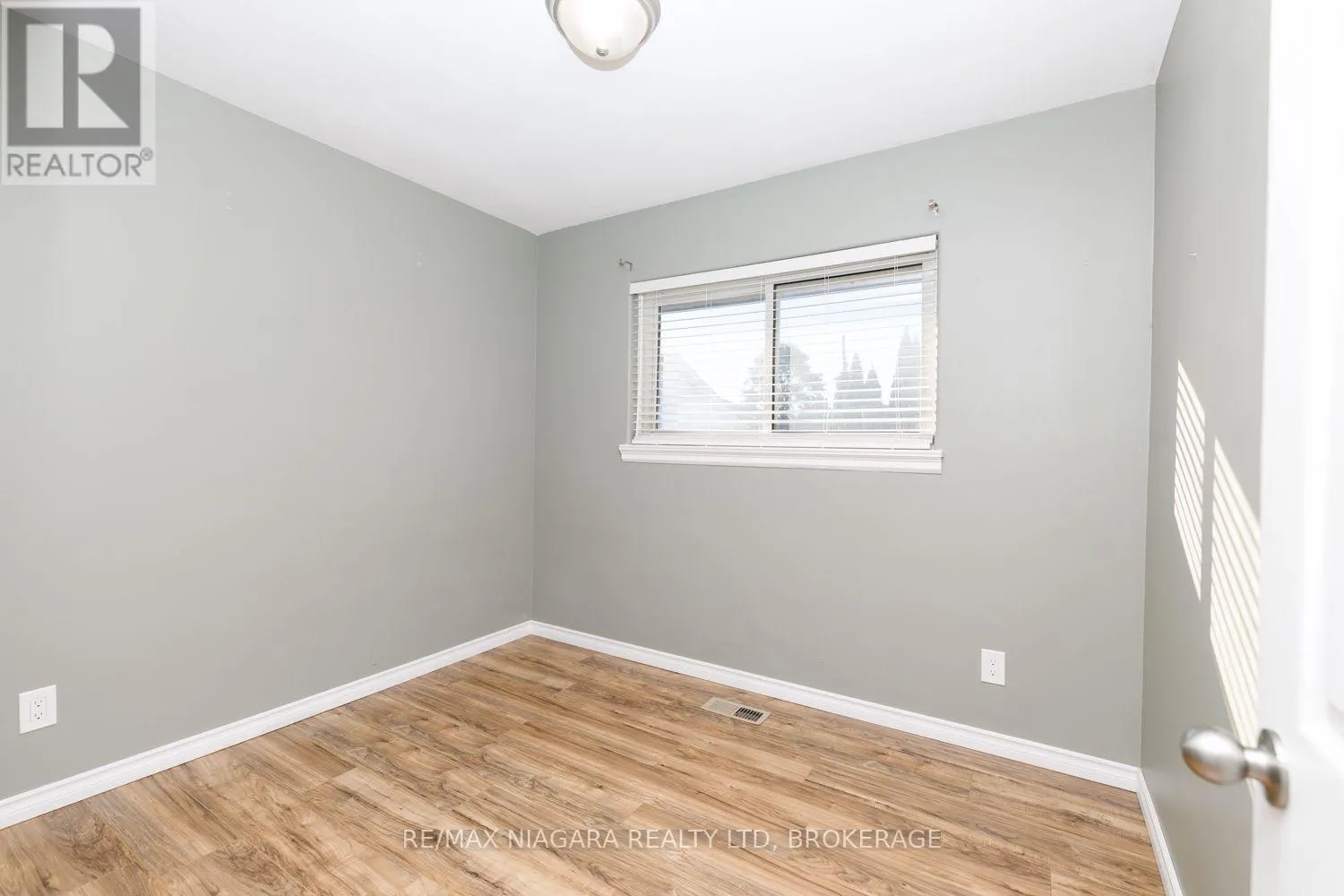 6 BROADMORE AVENUE
