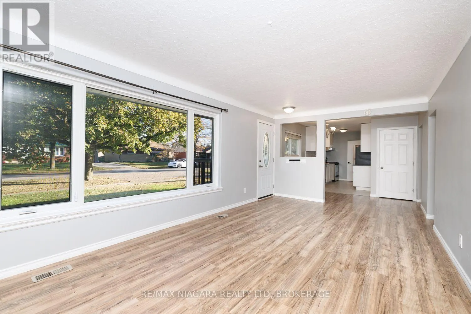 6 BROADMORE AVENUE