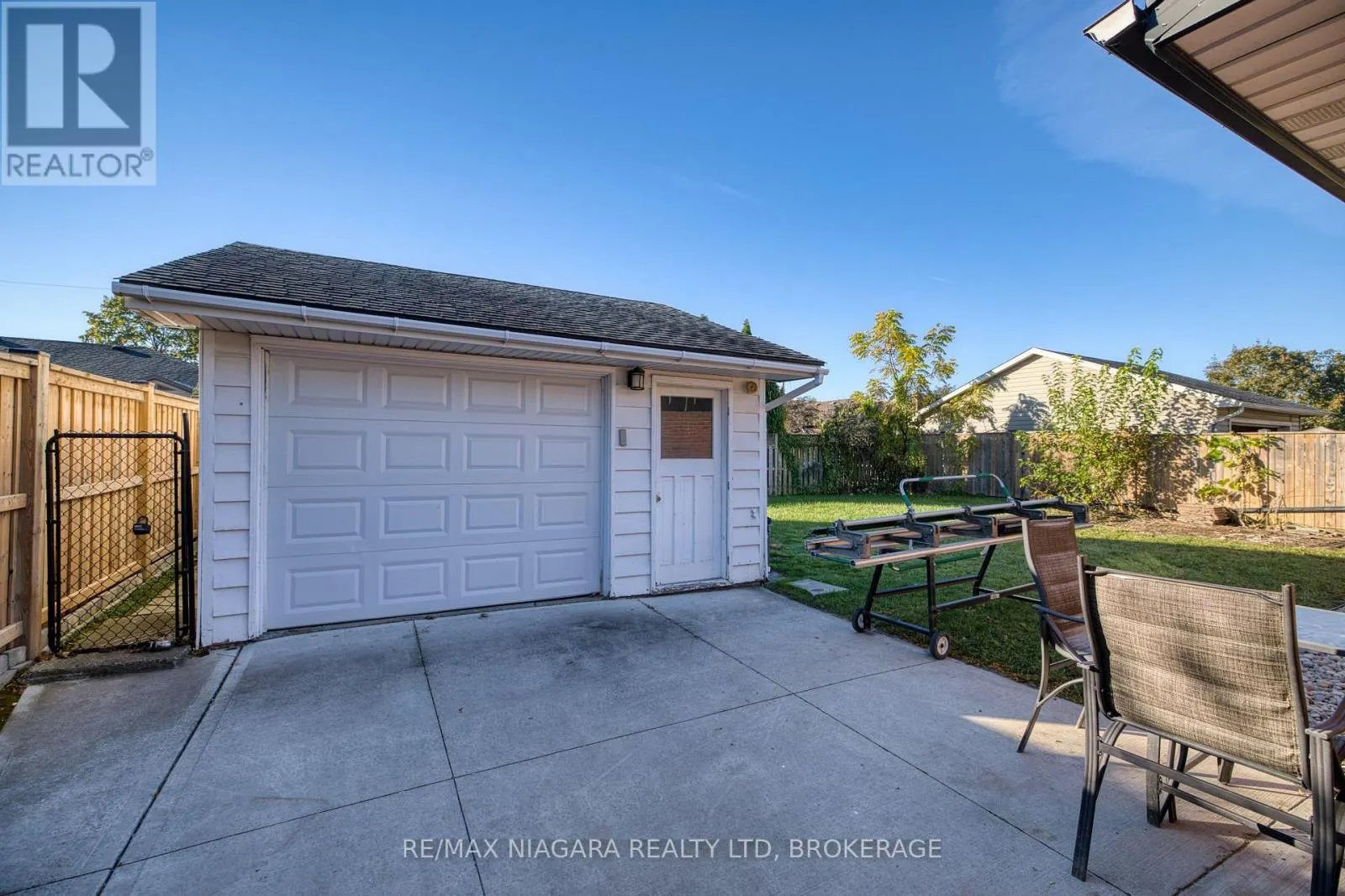 6 BROADMORE AVENUE
