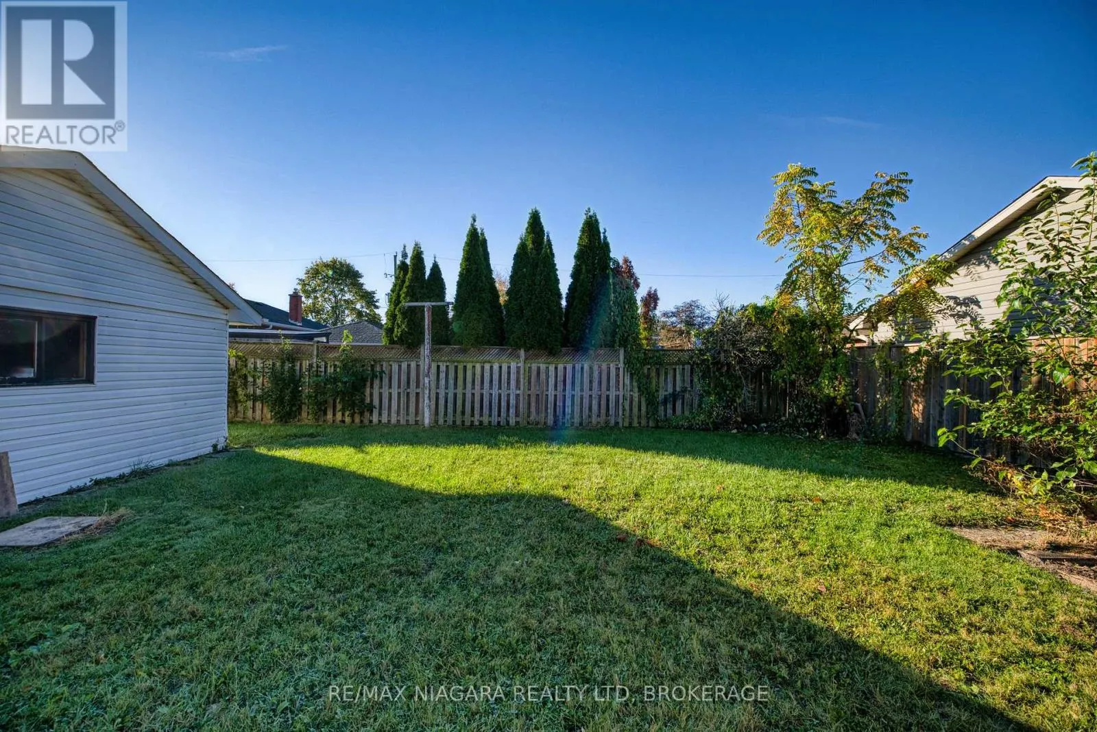 6 BROADMORE AVENUE