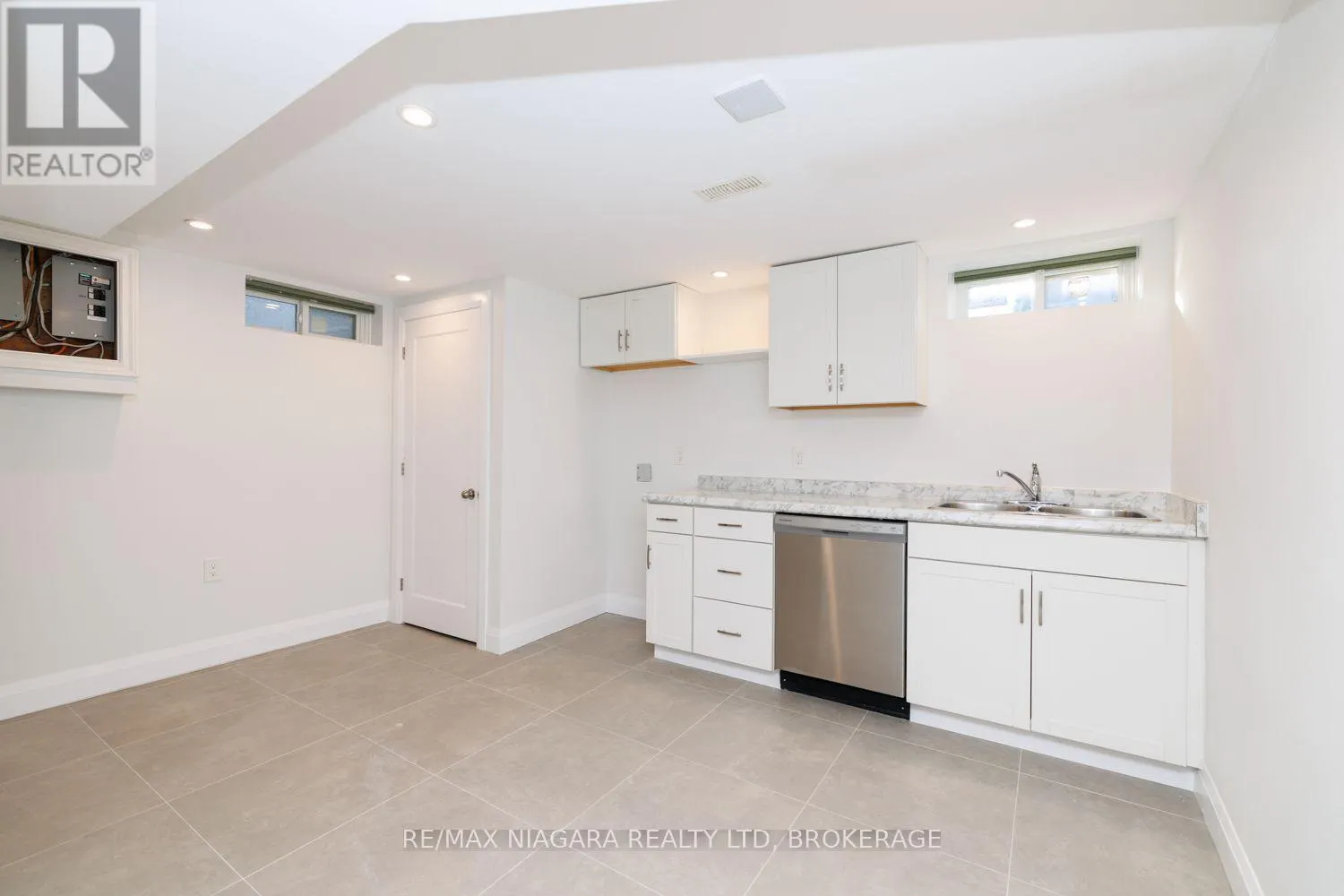 6 BROADMORE AVENUE