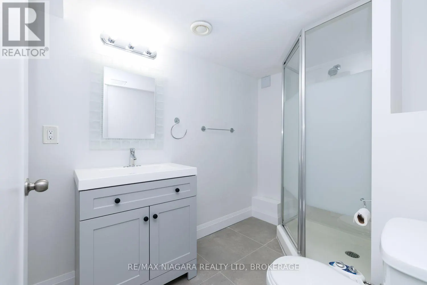 6 BROADMORE AVENUE