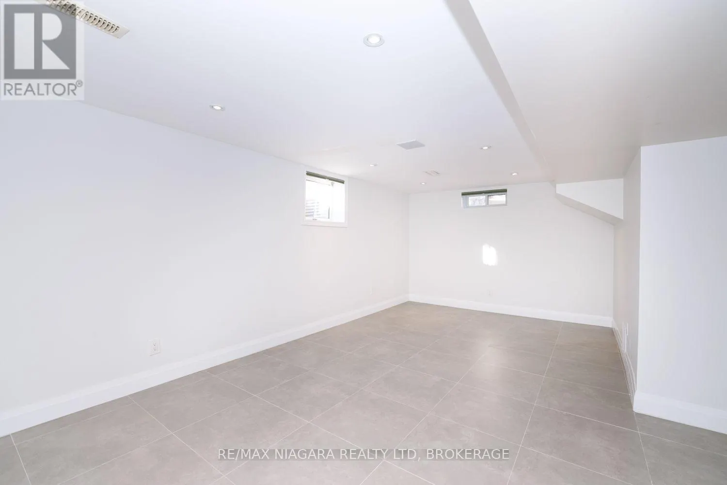 6 BROADMORE AVENUE